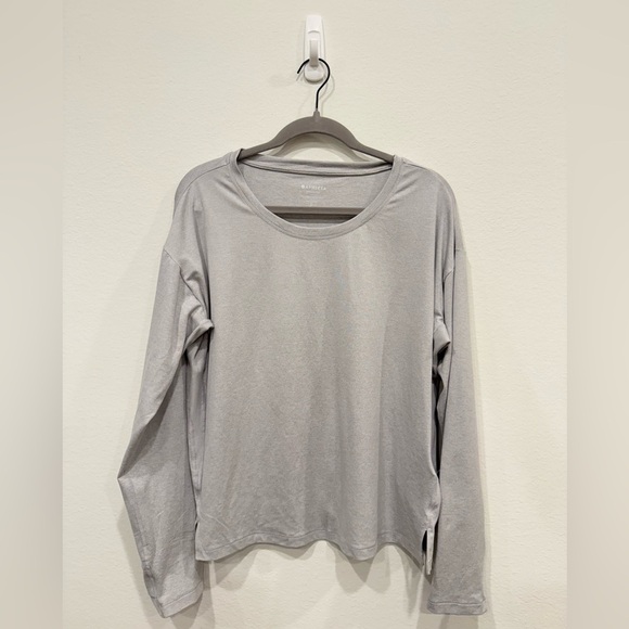 Athleta Light Gray Long Sleeve Women's Top - Picture 1 of 2